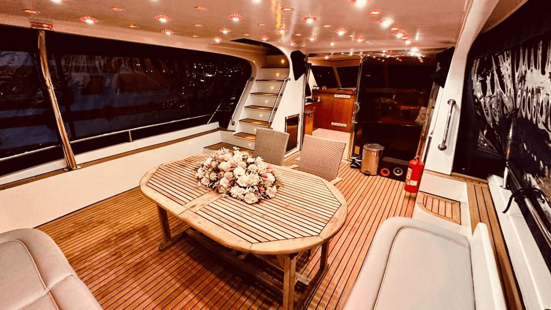 Saatlik istanbul Boğaz Turu 12 Kişilik 12 Metre