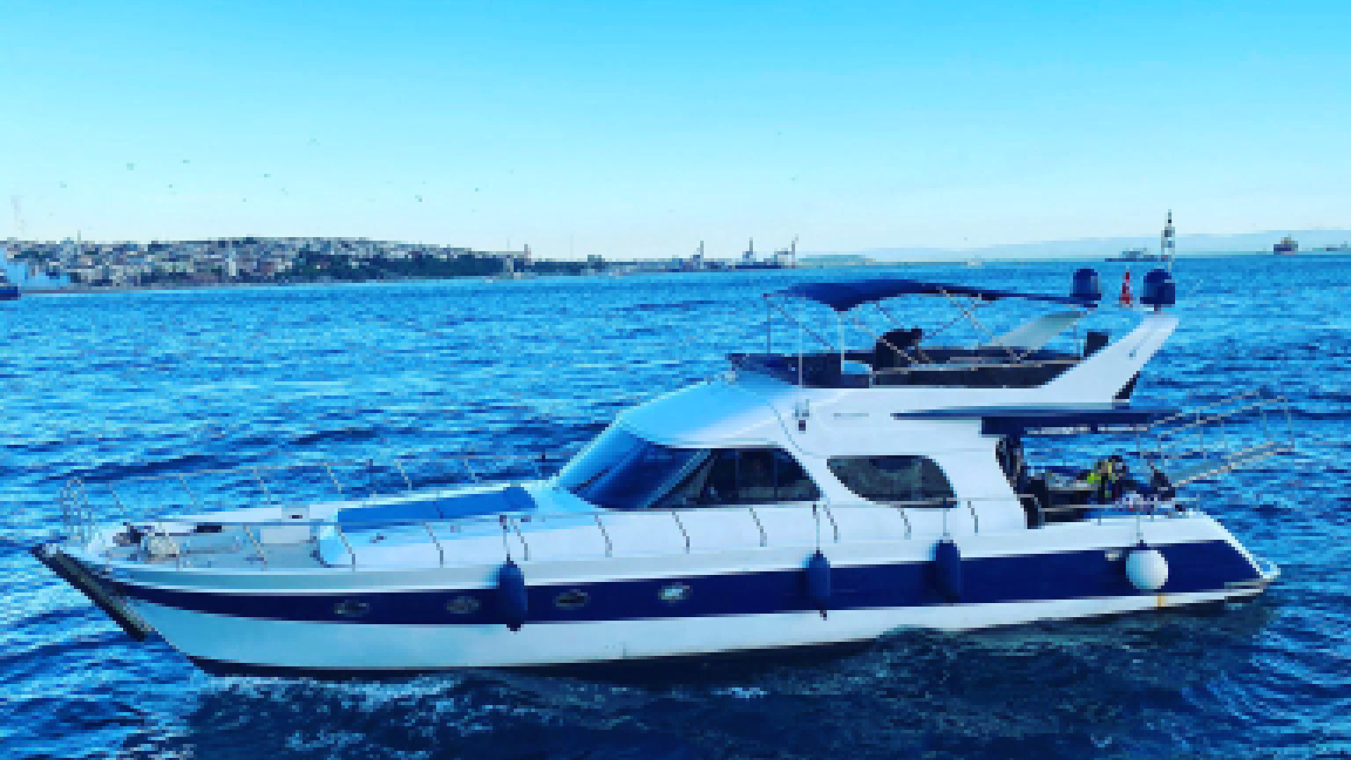 İstanbul Boğaz Turu Motoryat Kiralama 12 Kişilik 17,5 Metre