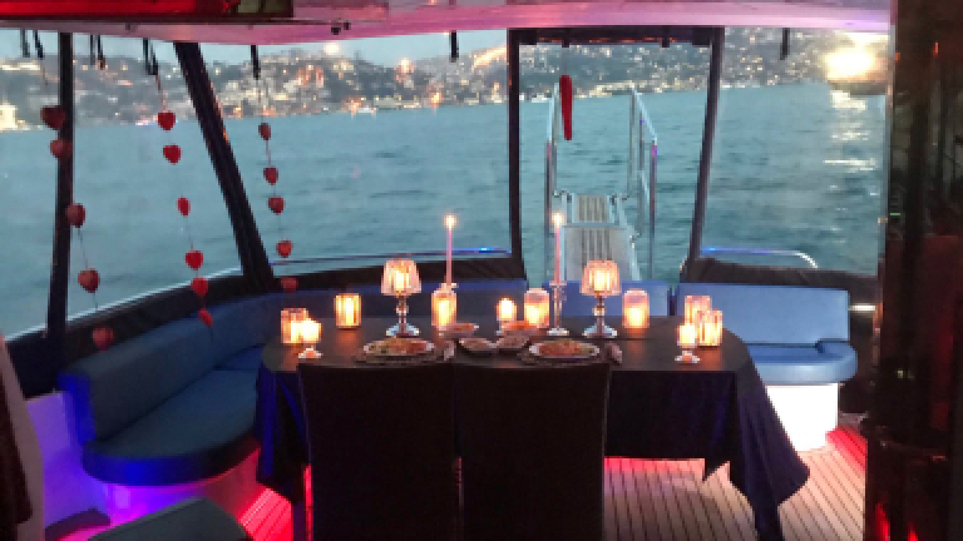 İstanbul Boğaz Turu Motoryat Kiralama 12 Kişilik 17,5 Metre