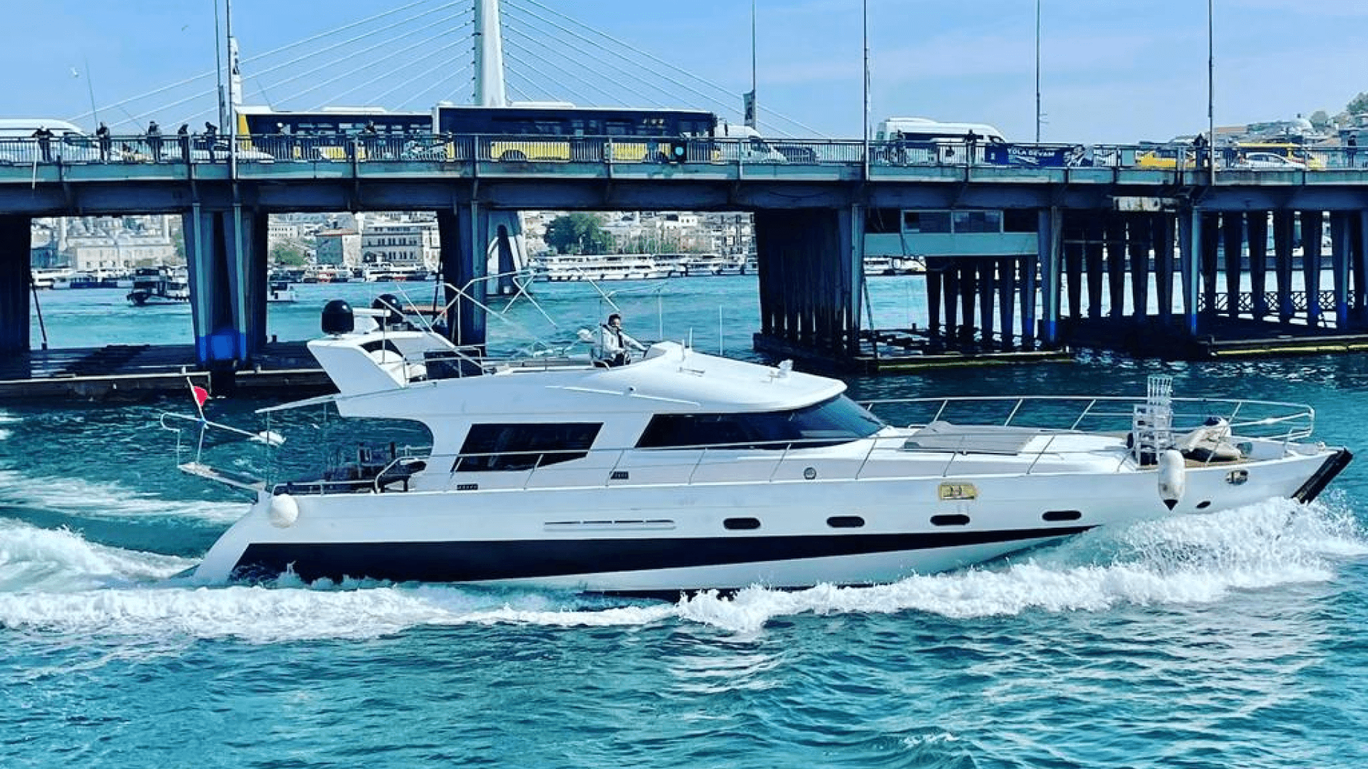 İstanbul Boğaz Turu Motoryat Kiralama 12 Kişilik 19 Metre