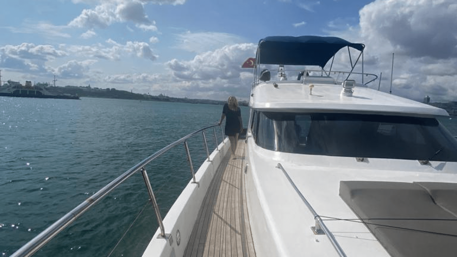 İstanbul Boğaz Turu Motoryat Kiralama 12 Kişilik 19 Metre