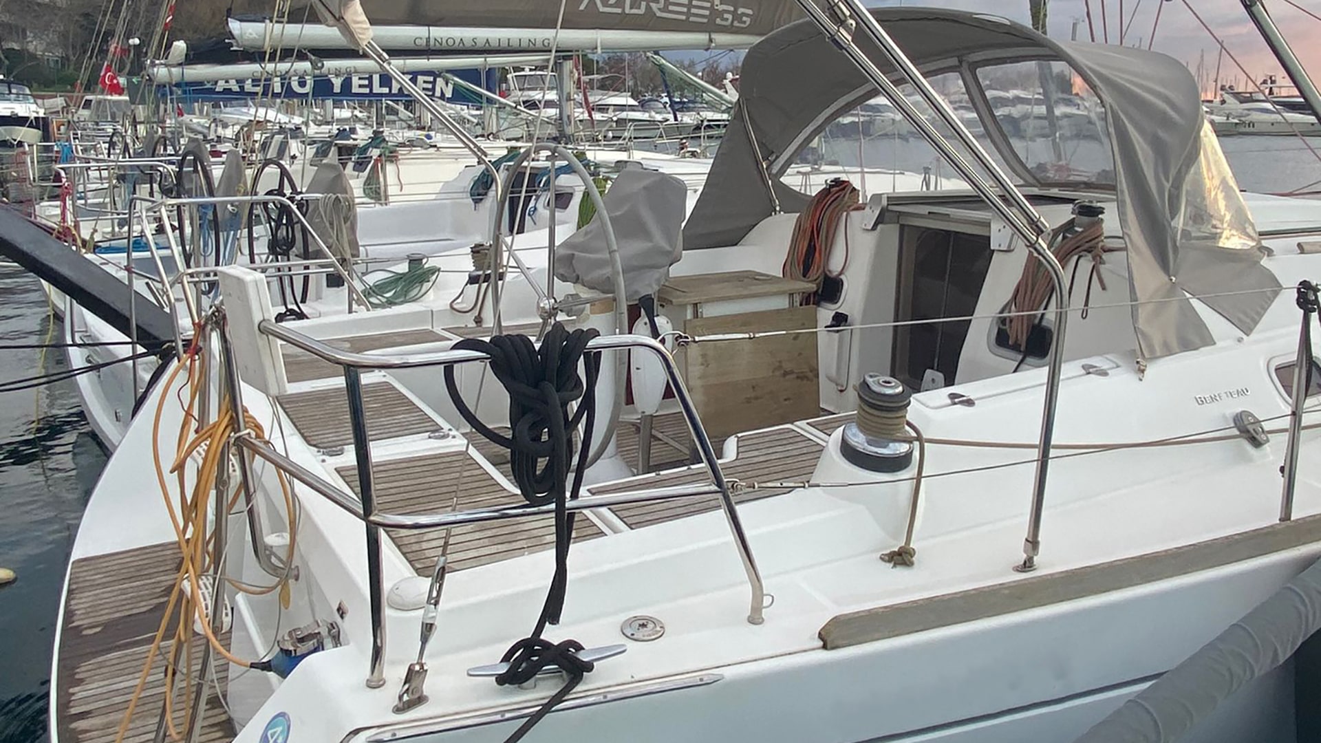 Kaptanlı Yelkenli Kiralama 3 Kabin 11 Metre